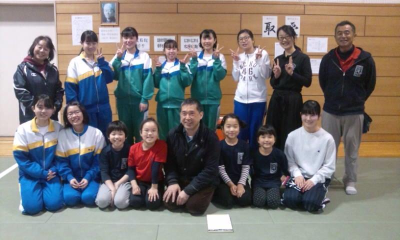 �ʐ^���˒ː����w�Z���|���C���삩�邽��̊F����Ƃ̋L�O�ʐ^�@